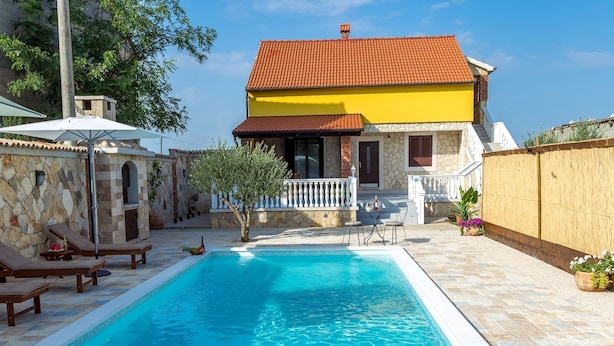 Exterior - Quiant Holiday Home in Gorica With Pool (Sukosan)