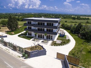 Reception - Luxurious Villa in Nin With Pool (Vrsi)