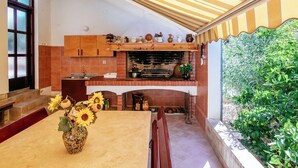 Dining - Sun Filled Apartment in Pakostane Dalmatia With Garden (Pakostane)
