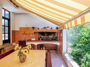 Dining - Sun Filled Apartment in Pakostane Dalmatia With Garden (Pakostane)