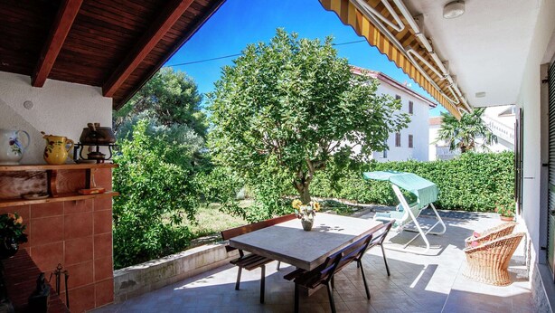 Balcony - Sun Filled Apartment in Pakostane Dalmatia With Garden (Pakostane)