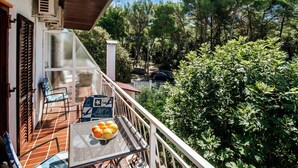 Balcony - Sun Filled Apartment in Pakostane Dalmatia With Garden (Pakostane)
