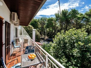 Balcony - Sun Filled Apartment in Pakostane Dalmatia With Garden (Pakostane)