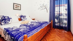 Apartment | 2 bedrooms - Sun Filled Apartment in Pakostane Dalmatia With Garden (Pakostane)