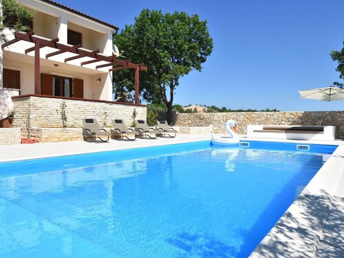 Comfortable Villa With a Panoramic View and Private Pool, Near Zadar