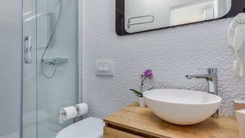 Cottage | Kamar mandi | Shower, pengering rambut, dan handuk
