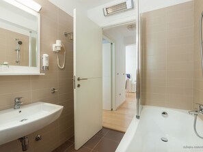 Apartment | Bathroom | Towels