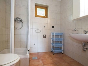 Villa | Bathroom | Shower, towels
