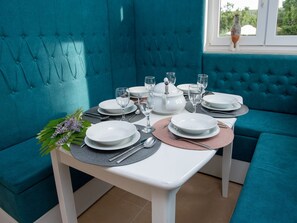 Dining - Charming Holiday Home in Ždrilo With Pool (Posedarje)