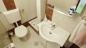 Apartment | Bathroom - Charming Apartment With Private Covered Terrace and Fantastic sea View (Novigrad)
