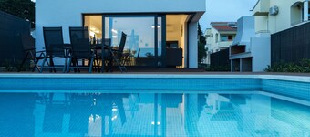 Luxury Villa With Private Pool, Great sea View, Near the Beach