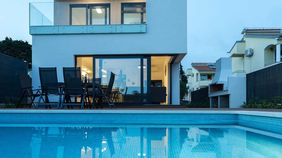 Luxury Villa With Private Pool, Great sea View, Near the Beach
