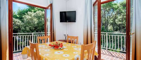 Apartment | Dining