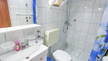Shower dan handuk