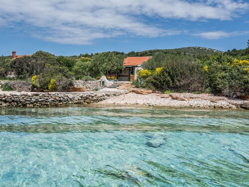 Snug Cottage in Pašman With Roofed Terrace