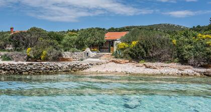 Snug Cottage in Pašman With Roofed Terrace