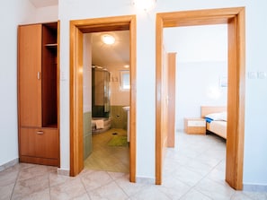 1 Schlafzimmer, individuell eingerichtet, Bettwäsche