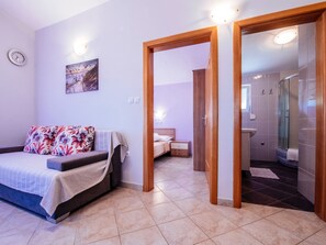 1 Schlafzimmer, individuell eingerichtet, Bettwäsche