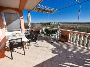Villa | Balcony