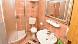 Villa | Bathroom | Shower, towels