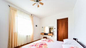 Unclassified image, 4 of 33, button - Charming Holiday Home With Private Pool, Lovely Terrace, Bbq, Nice Guesthouse (Zemunik Donji)