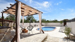 Unclassified image, 2 of 33, button - Charming Holiday Home With Private Pool, Lovely Terrace, Bbq, Nice Guesthouse (Zemunik Donji)