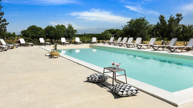 Unclassified image, 1 of 37, button - Luxurious Villa in Nin With Pool (Vrsi)