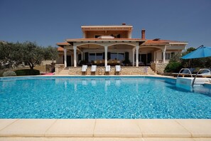 Villa | Eigene Küche | Wasserkocher mit Kaffee-/Teezubehör, Hochstuhl