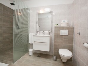 Ferienhaus | Badezimmer | Dusche, Haartrockner, Handtücher