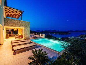 Pool - Lovely Villa in Veli IŽ With Swimming Pool (Iz)