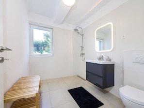 Villa | Bathroom | Shower, towels