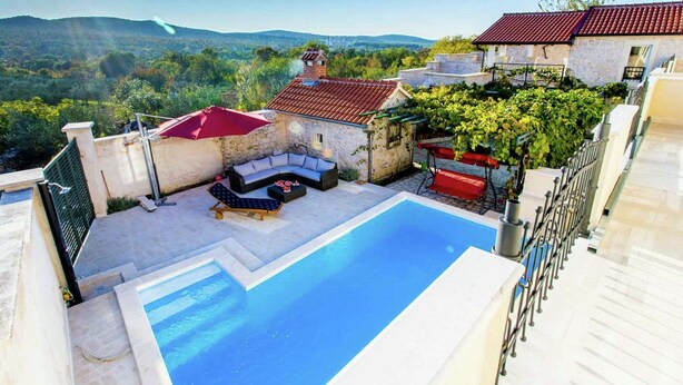 Outdoor pool - Private Villa in Zapuzane Dalmatia With Private Pool (Benkovac)