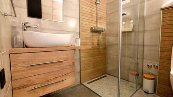 Dusche, Haartrockner, Handtücher