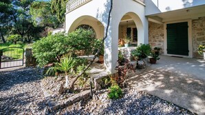 Reception - Charming Holiday Home in Sukošan With Covered Terrace (Sukosan)