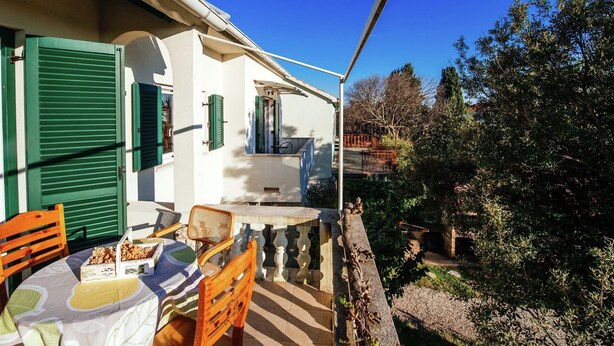 Balcony - Charming Holiday Home in Sukošan With Covered Terrace (Sukosan)
