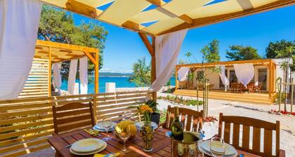 Adorable Home With Private Terrace Near the Beach