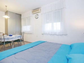 Living room - Adorable Studio Apartment Near the Beach (Opatija)