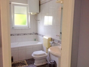 Bathroom - Adorable Studio Apartment Near the Beach (Opatija)