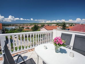 Balcony - Modern Apartment With Balcony Near the Beach and Town Center (Krk)