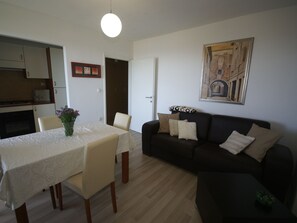 Living room - Beautiful Apartment on Rab Island With Breathtaking Views and Beach 800 m (Rab)