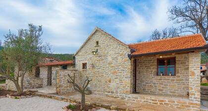 Vintage Holiday Home in Bruška With Pool