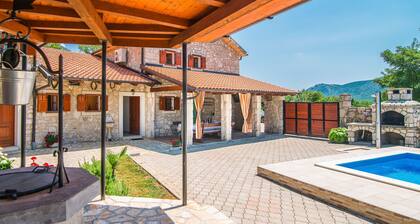 Stone House With Private Pool and Garden in Quiet Place