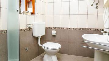Cottage | Bathroom | Towels