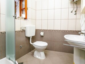 Cottage | Bathroom | Towels