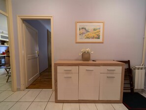 4 Schlafzimmer, individuell eingerichtet, Bettwäsche