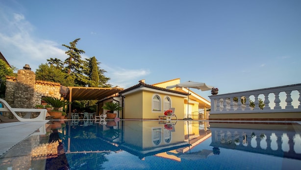 Outdoor pool - Picturesque Villa in Rijeka With Pool (Kostrena)