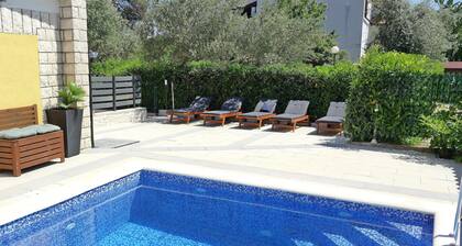 Spacious House Apartment With Terrace, Near the Beach