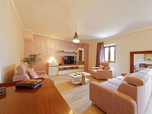 Cottage | Living room | TV