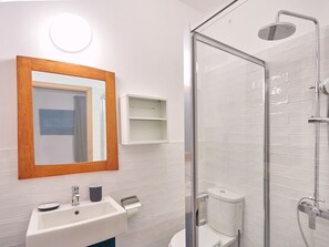 Cottage | Bathroom
