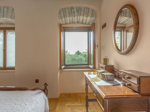4 bedrooms, bed sheets